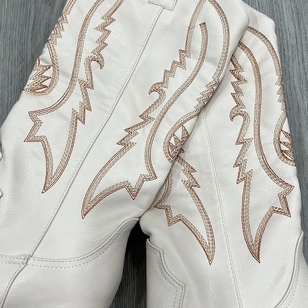 BILLINI: CALVIN BOOT -IVORY size 5 Nwob